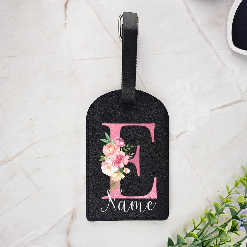 Travel Accessories As Gifts - ป้ายห้อยกระเป๋าเดินทางสีชมพู ปรับแต่งตัวอักษรได้ เหมาะสำหรับกระเป๋าเดินทาง กระเป๋าถือ และกระเป๋าสะพาย เหมาะเป็นของขวัญสั่งทำพิเศษสำหรับนักเดินทาง